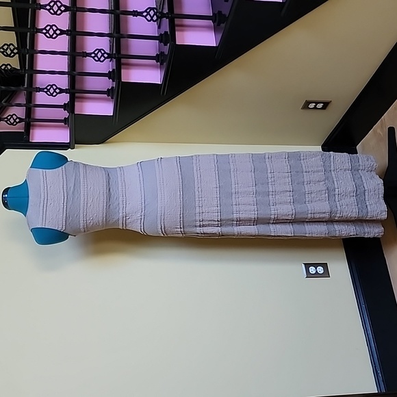 Chelsea & Violet Fitted Dress - SZ XS - Picture 4 of 6